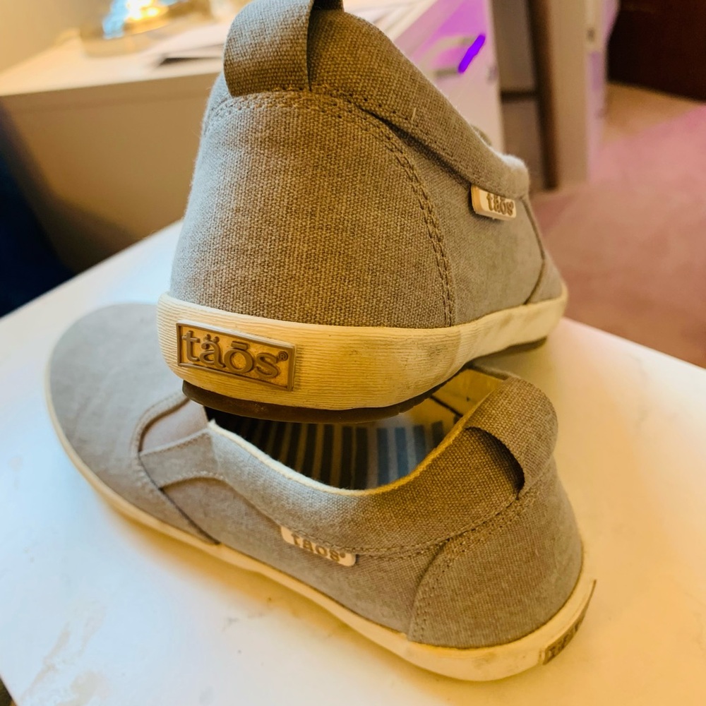 Taos Footwear Gray Sneakers Slip-On Comfort